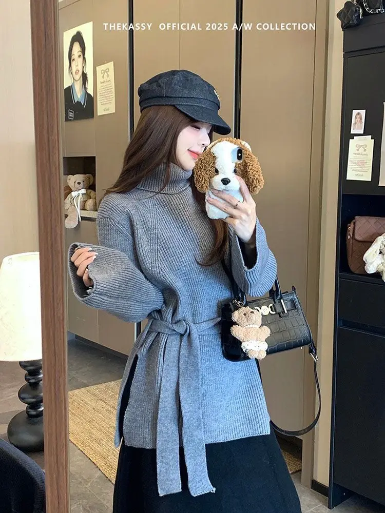 سترة نسائية محبوكة أنيقة جديدة للخريف والشتاء مع خصر دافئ وسترة سميكة ذات ياقة عالية وأكمام طويلة