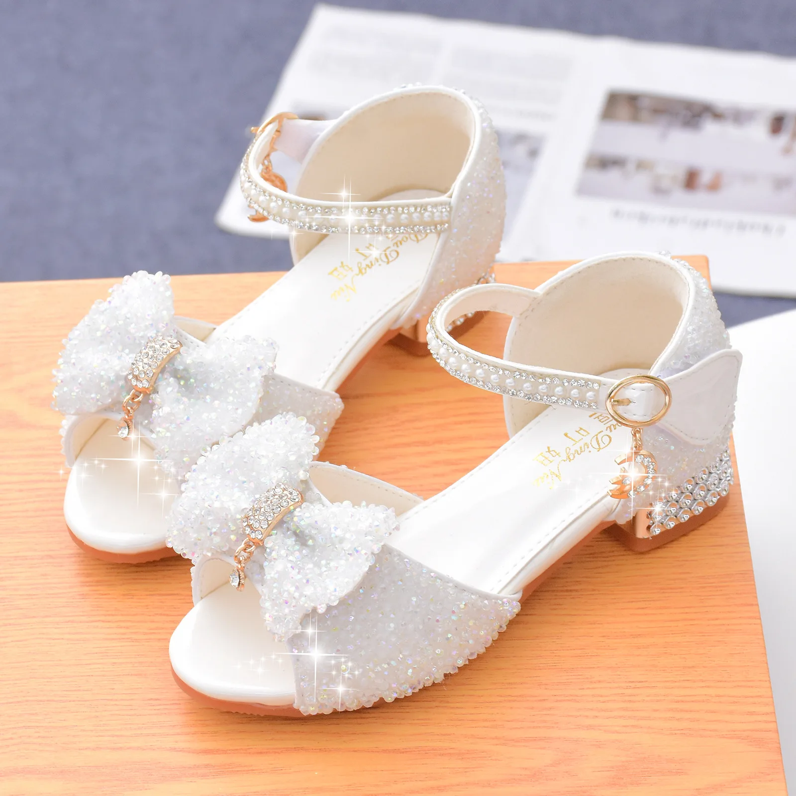 Children\'s Sandals Summer Princess Crystal Shoes 2023 New Girls High Heels Fashion Sequins Girls Soft Bottom Performance Shoes