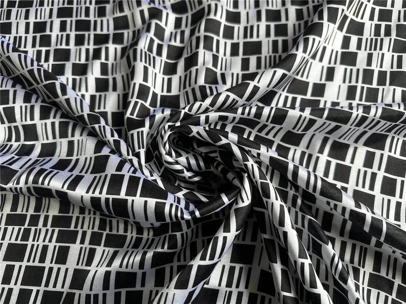 1 meter 65% Mulberry Silk 35% Cotton 18 momme Thick Fabric Black White Checked Printed 135cm 53