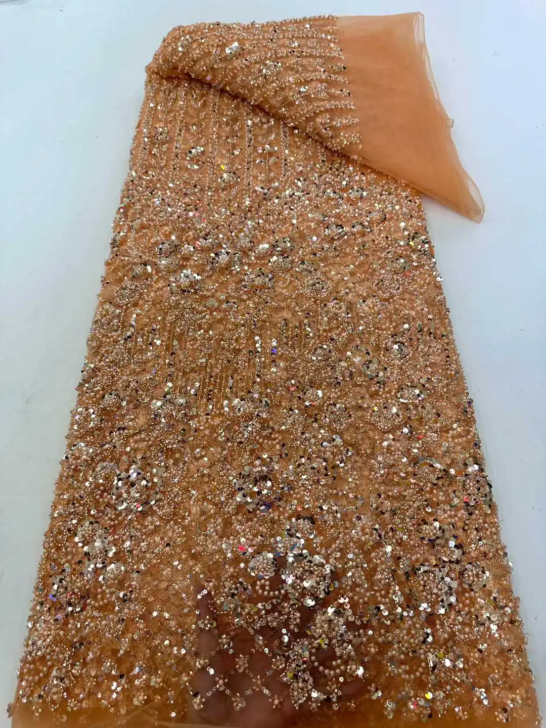 

2026 Роскошная французская кружевная ткань с блестками и бисером, высокое качество, нигерийское тяжелое кружево в африканском стиле для женских свадебных платьев