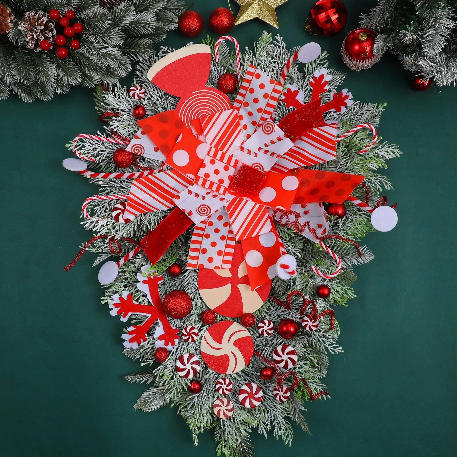 

Christmas Door Hanging Decor Unique Snowflake Candy Leaf Design Plastic Xmas Wreath For Home Mall Hotel Office
