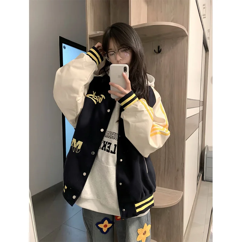 เสื้อแจ็คเก็ตนักบินสไตล์อเมริกันทรงหลวมสำหรับผู้หญิง รุ่นใหม่ล่าสุดสำหรับฤดูใบไม้ผลิและฤดูใบไม้ร่วง แฟชั่นสำหรับคู่รัก สีสันสดใส สไตล์เบสบอล เสื้อคลุม