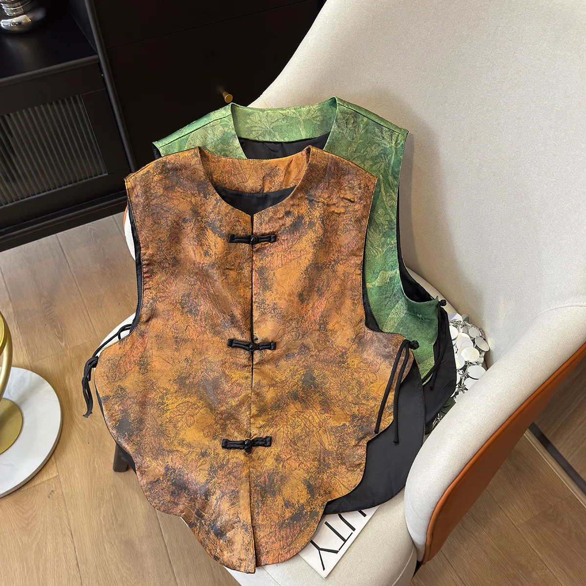 

2025 Spring Autumn New Chinese Style Luxury Jacquard Frog Buttons Vest Women's Elegant Tang Suit Waistcoat Oriental Outerwear