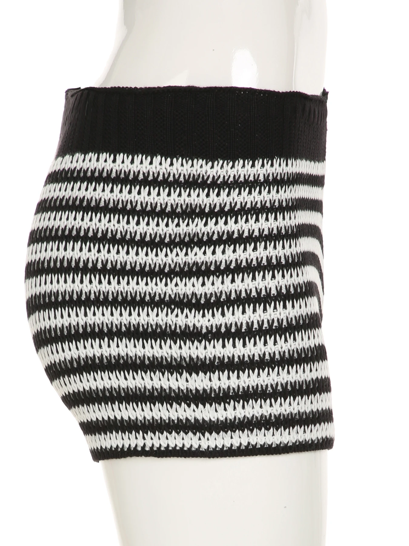 IAMSURE Casual Striped Knitted Shorts Basic Slim Low-Waisted Shorts Women 2024 Autumn Winter Fashion Streetwear Laides Elegant