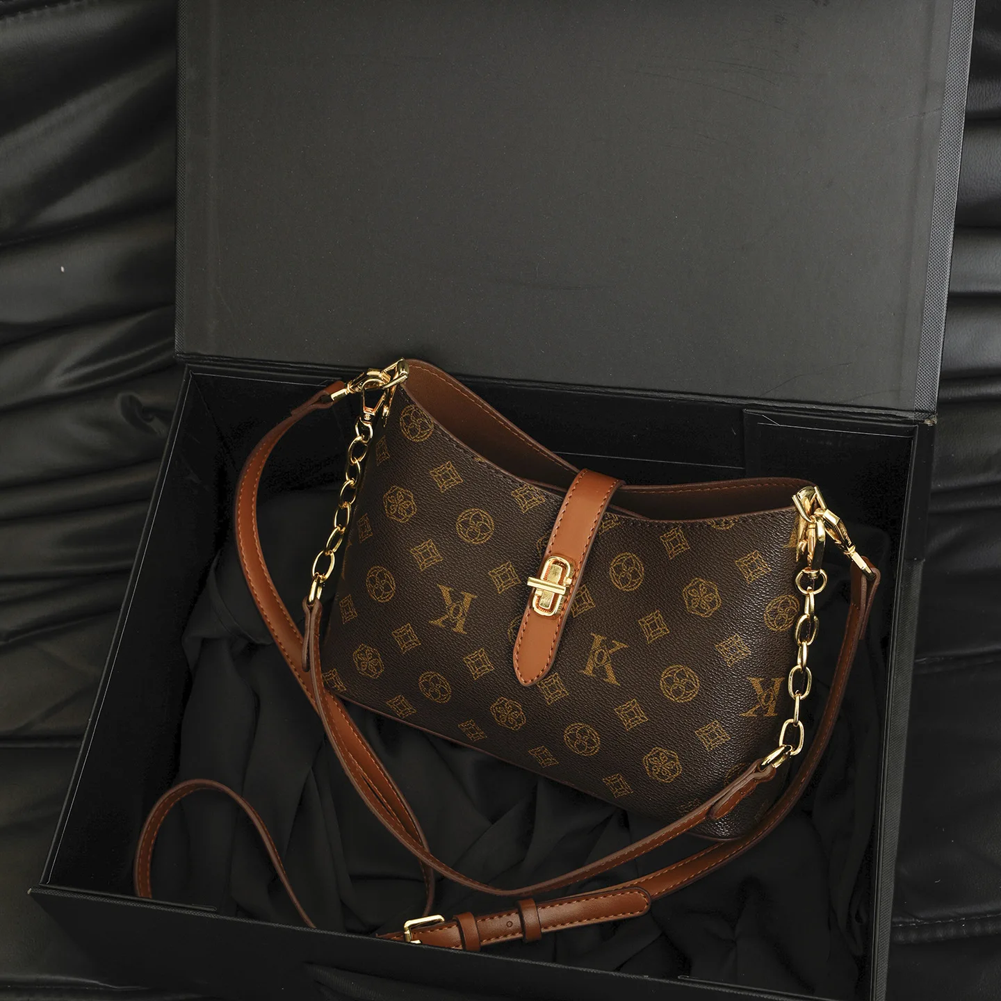 

Летняя женская роскошная сумка-кроссбоди с монограммой 2026 года, дизайнерская маленькая наплечная сумка для работы и повседневного использования, шикарная универсальная сумка на каждый день