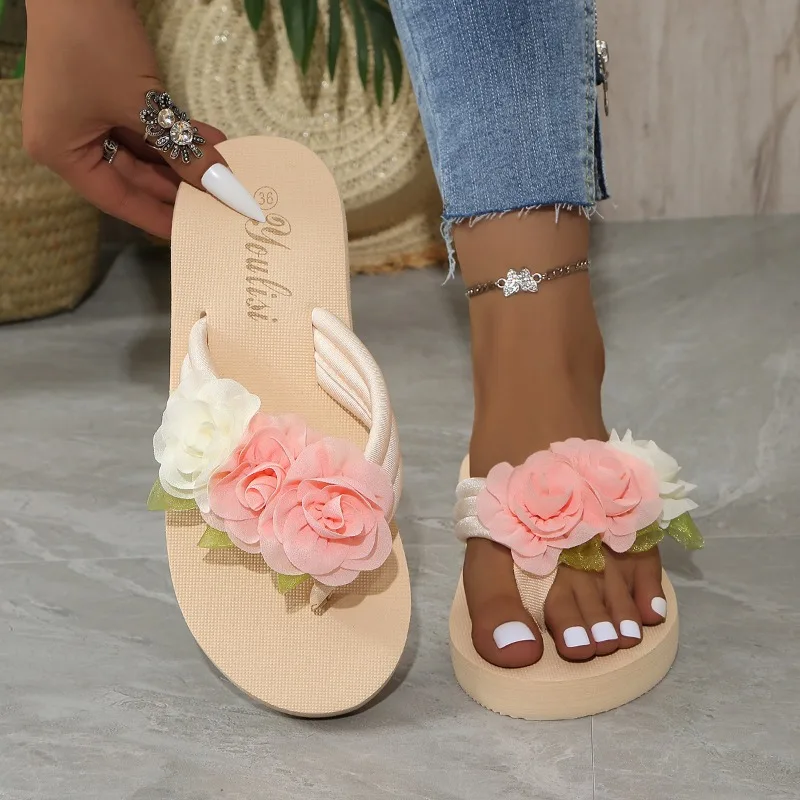 

Женские шлепанцы на толстой подошве на танкетке, модные удобные домашние тапочки с цветочным декором, повседневные легкие пляжные шлепанцы