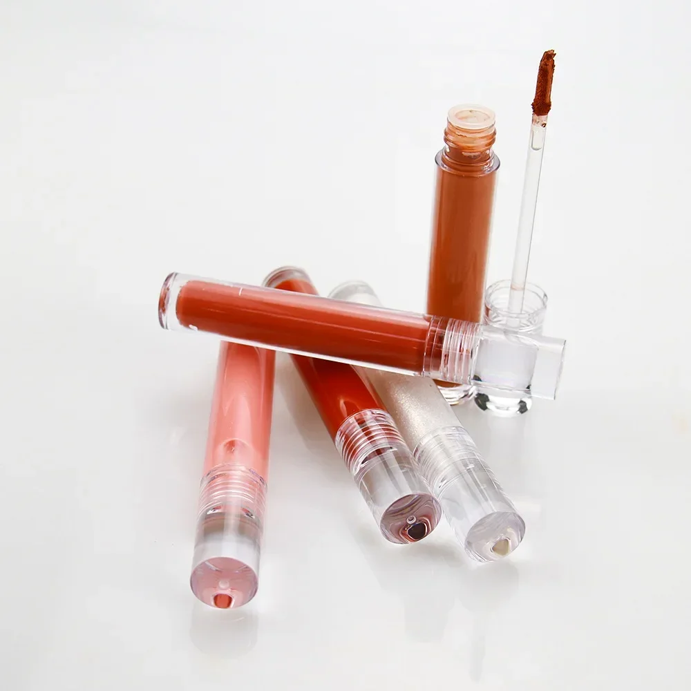 4 ミリリットルリップグロスプライベートラベル顔料長期的なノンスティック防水マット光沢のあるカスタムロゴメイクアップ P67 透明ラウンドチューブ