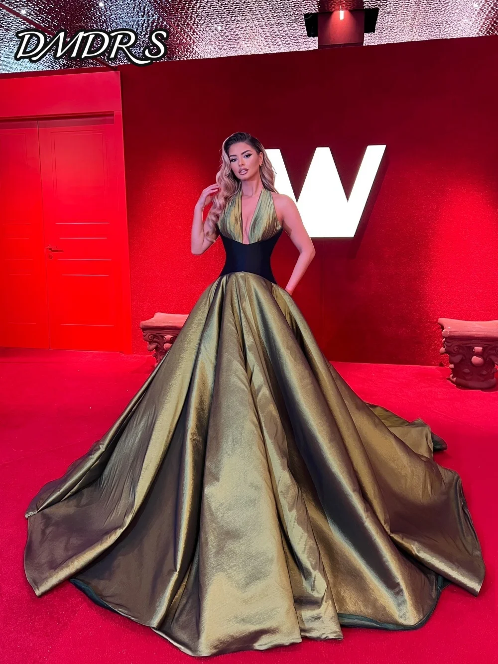 

Sexy Deep V Neck Evening Dress 2025 Romantic Sleeveless Party Gown Classic A-Line Floor-Length Party Dresses فساتين سهرة