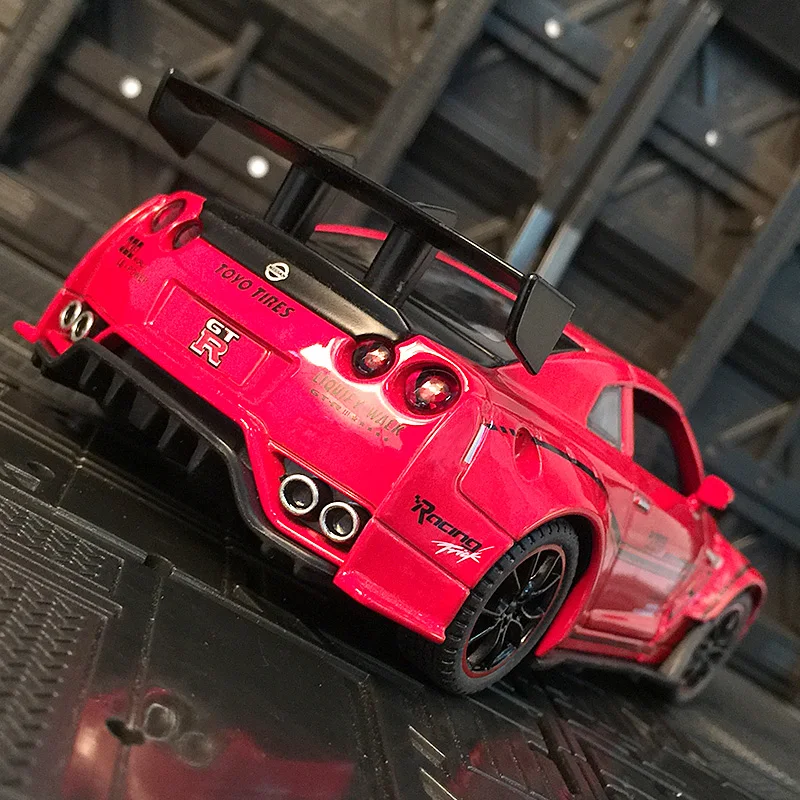 1:32 Nissan GTR35 alloy racing model, doors and engine hood, trunk can be opened has simulated sound and lighting functions