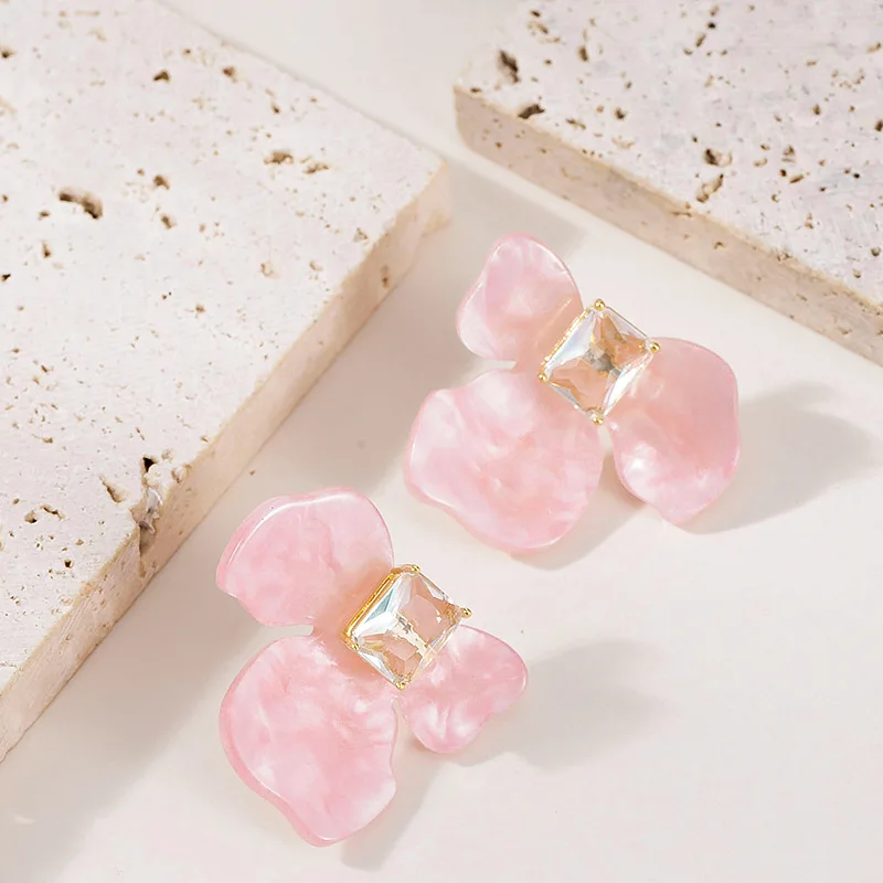 

Fashionable, sweet, fresh, zircon petal plate earrings, women's light luxury, simple, niche, high-end commuter earrings