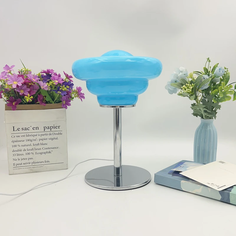 Lampu Meja UFO Biru Klein Gaya Dopamine Dress-Up, Lampu Seni Vintage Bauhaus, Lampu Ambient Gaya I untuk Kamar Tidur