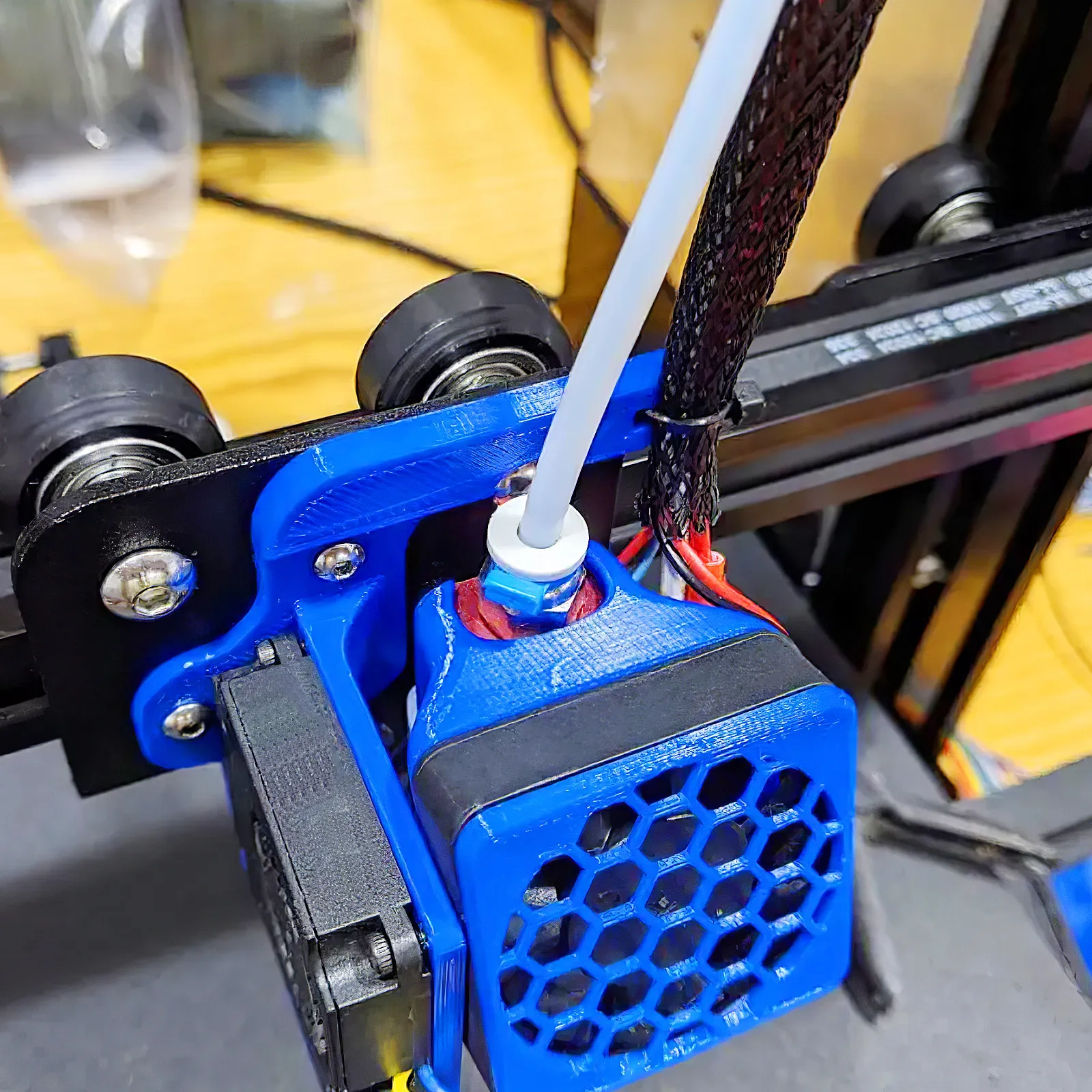 

Трубка из ПТФЭ для 3D-принтера, для филамента 1,75 мм, внутренний диаметр 2 мм x внешний диаметр 4 мм, термостойкая, прозрачная, для подачи филамента, трубка из ПТФЭ