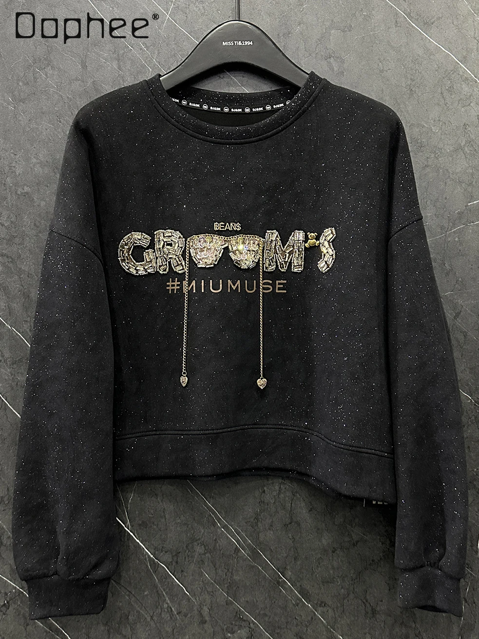 

2025 Autumn Heavy Industry Diamond-Studded Glasses Short Round Neck Sweatshirt for Women Loose Fashion Long Sleeve Top