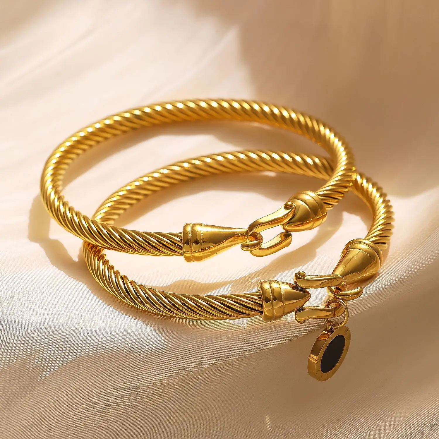 Button Wire Roman Number Titanium Steel Bracelet with Horseshoe Buckle 18K Gold Plated Waterproof Non Allergic Jewelry for Women