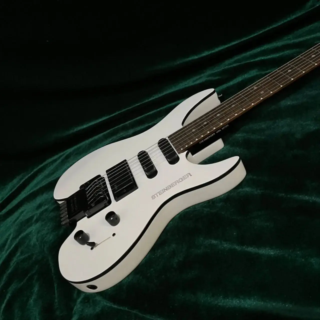 Headless  Guitar Solid Body White Color Floyd Rose Tremolo Bridge 6 Strings Guitarra , Steinberger Version