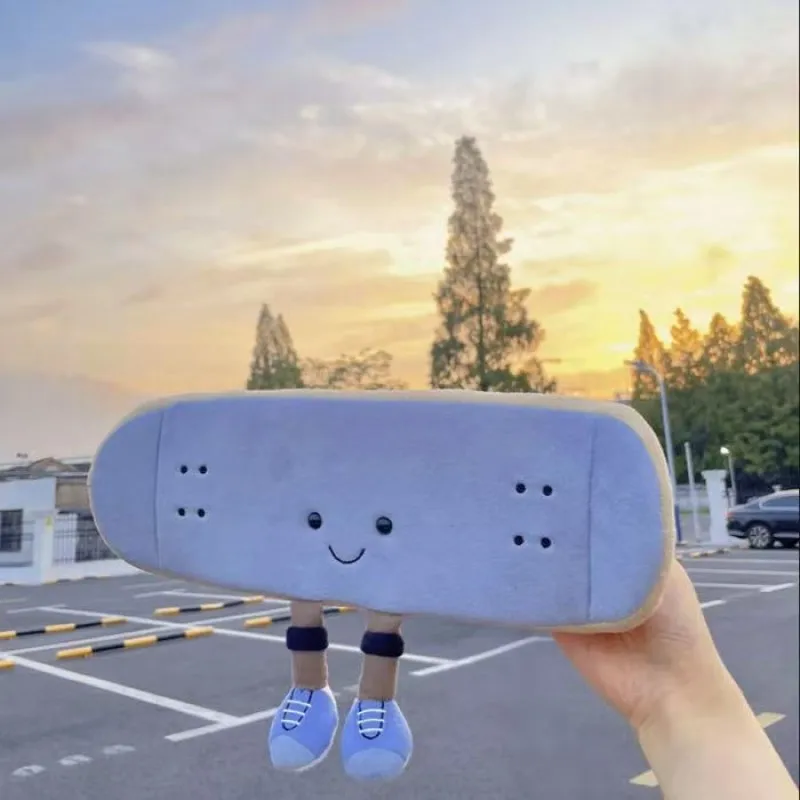 Verão novo simulado skate boneca brinquedo de pelúcia dos desenhos animados anime bonito travesseiro presente aniversário das crianças diversão boneca