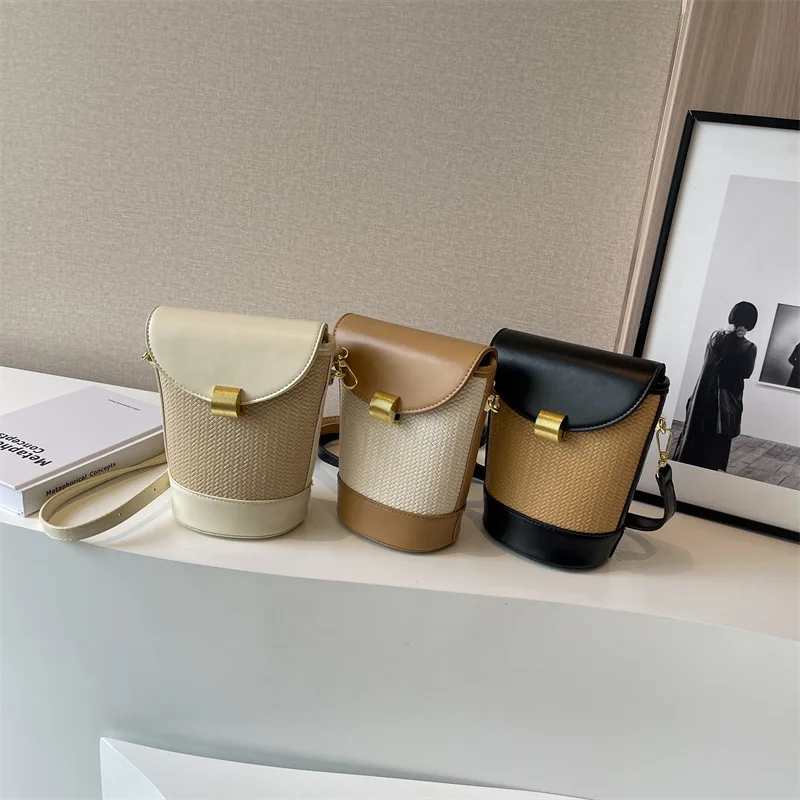 

New bucket bag, fashionable and simple bucket woven bag, contrasting color texture, trendy beach crossbody bag
