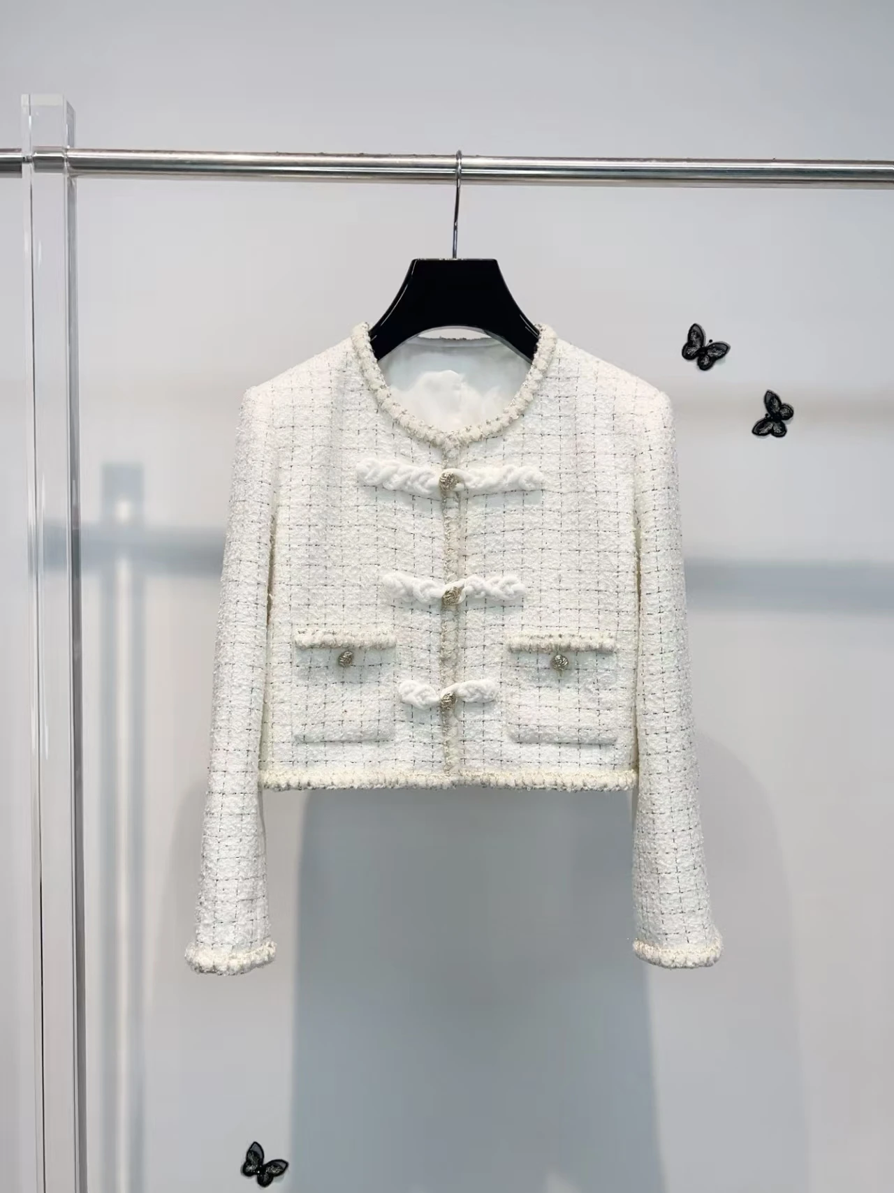 

Элегантная короткая вязаная верхняя одежда для женщин: стильный фасон с завышенной талией, металлическими декоративными пуговицами, из смесовой льняной ткани, обеспечивает тепло.