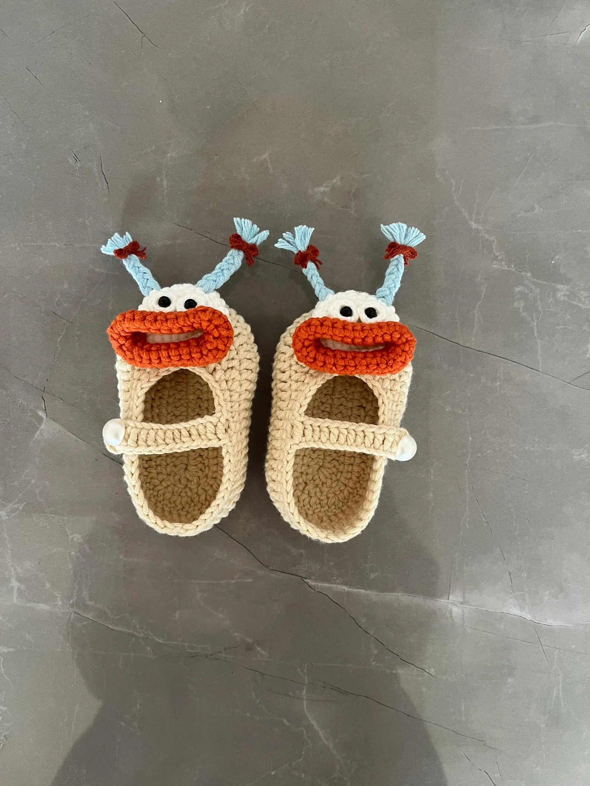 bolsa-de-materiais-diy-tricotada-a-mao-sapatos-de-bebe-com-boca-de-salsicha-boneca-fofa-presente-de-amigo-feio-e-fofo-ace