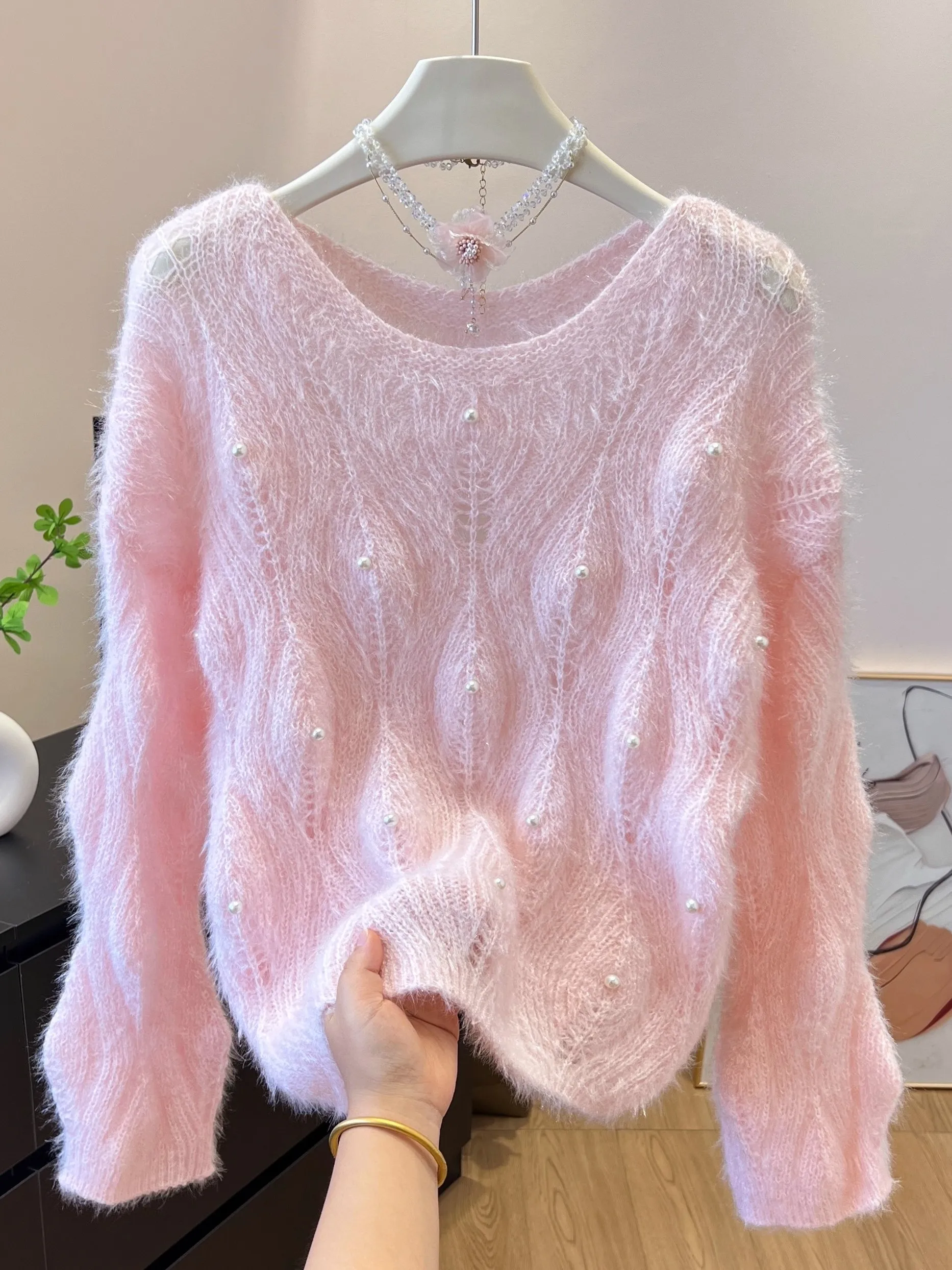 Weiche, gemütliche, ausgehöhlte Strickwaren für Damen, lockeres Design, Herbst-Winter, neue Sle, faionable, Anti-Aging, chinesischer Sle, runder Ne-Sw...