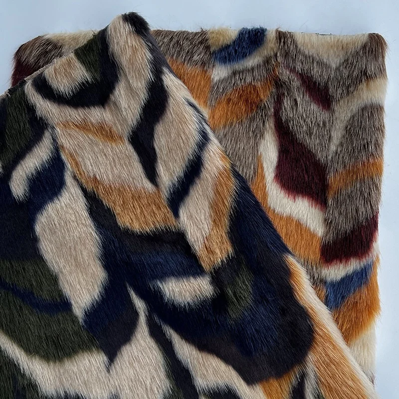 tessuto-in-finta-pelliccia-con-motivo-tribale-jacquard-irregolare-materiale-peluche-per-coperte-cuscini-e-abbigliamento