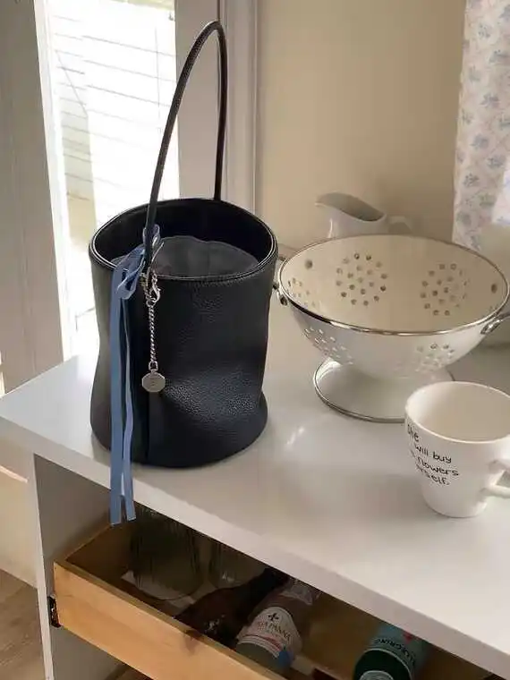 

Новая женская сумка-ведро 2024 года с узором личи, на одно плечо, модная универсальная сумка-тоут из кожи для летнего сезона