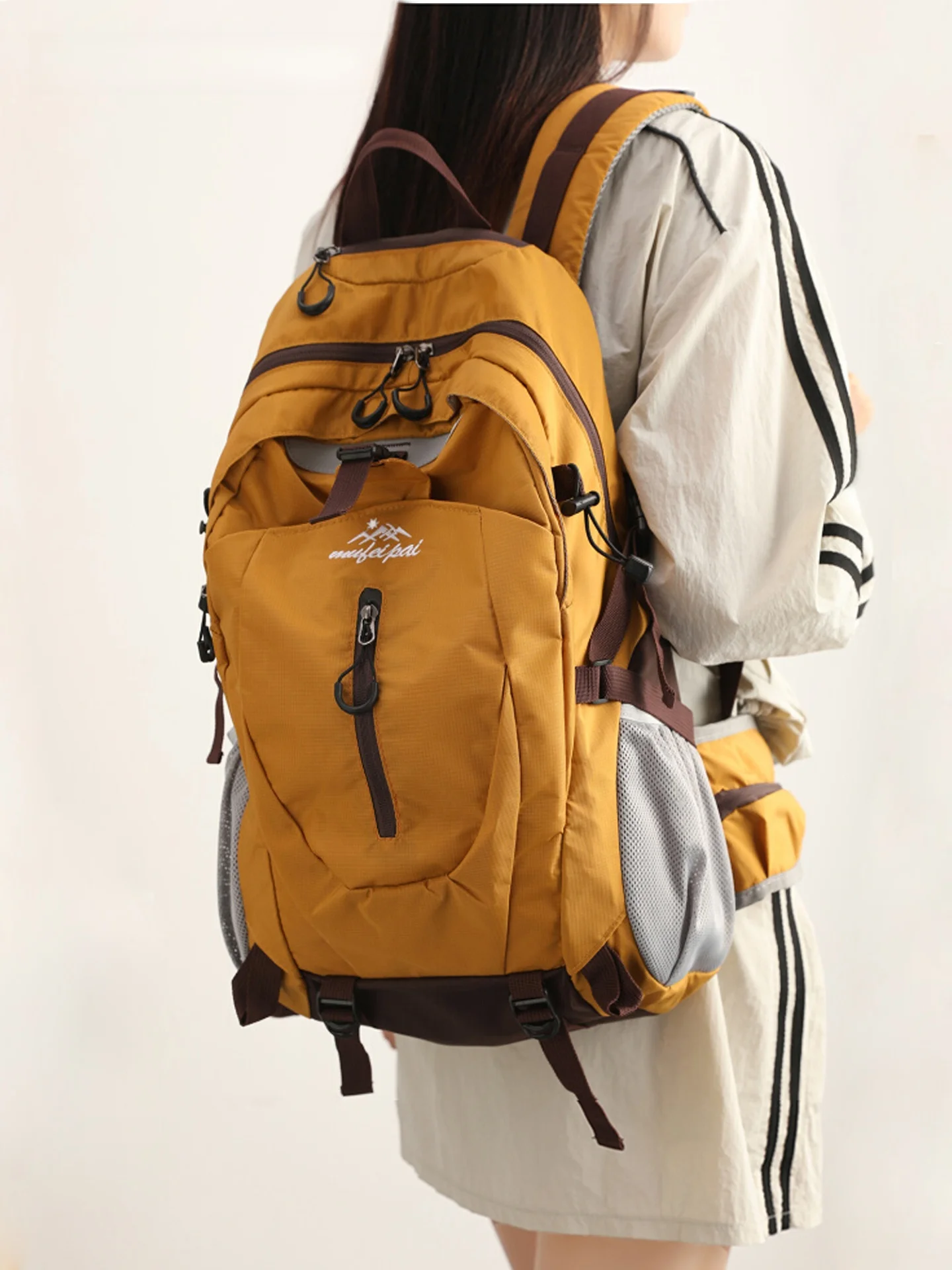 

New 2025 CHTOKYIN Large Capacity Outdoor Hiking Backpack Unisex Lightweight Travel Shoulder Bag with Computer Compartment