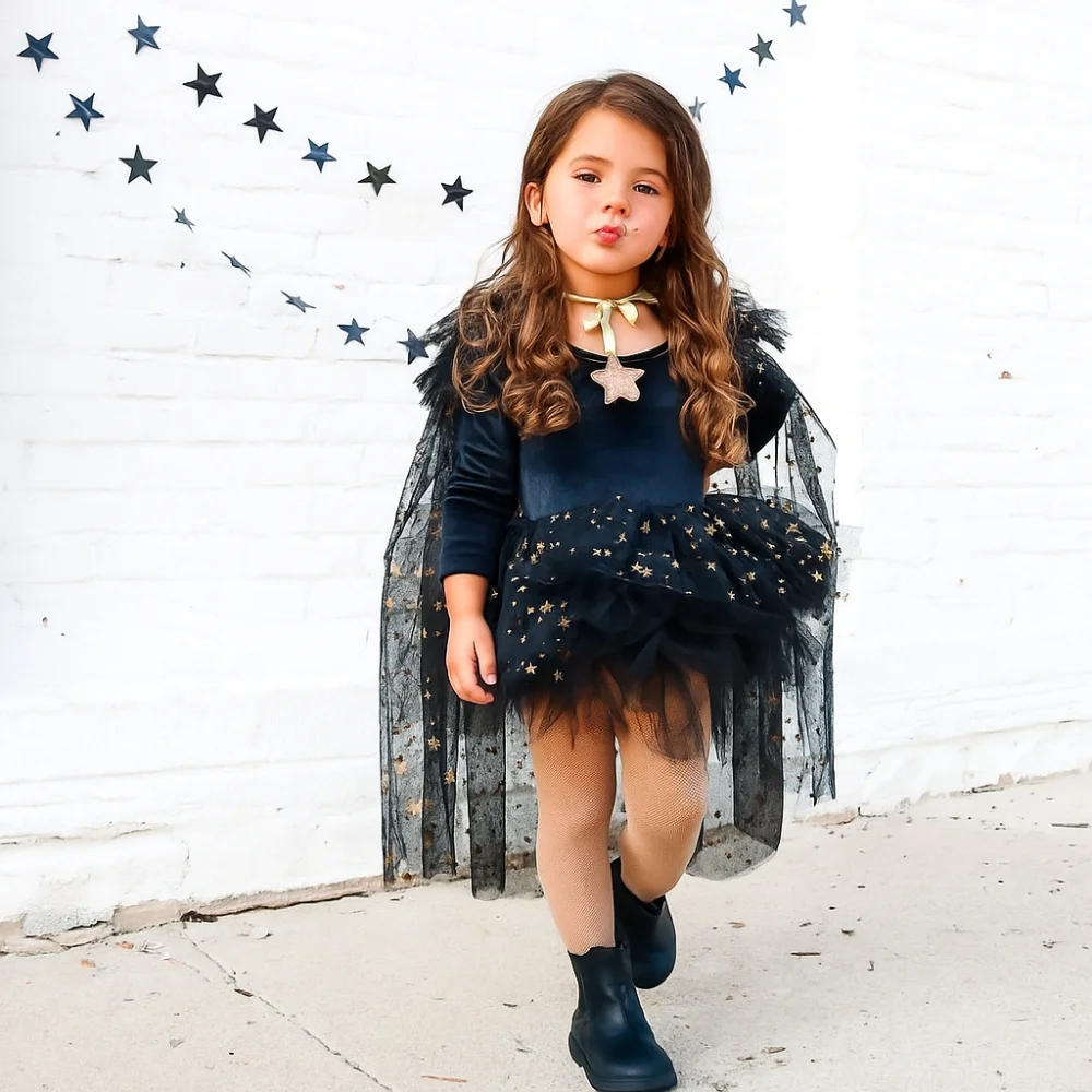 ตัวช่วยสร้างเด็กฮาโลวีนเครื่องแต่งกายเจ้าหญิงตาข่ายสาวแม่มดเสื้อคลุมสีสดใสฮาโลวีนคอสเพลย์เคปคอสเพลย์ชุด