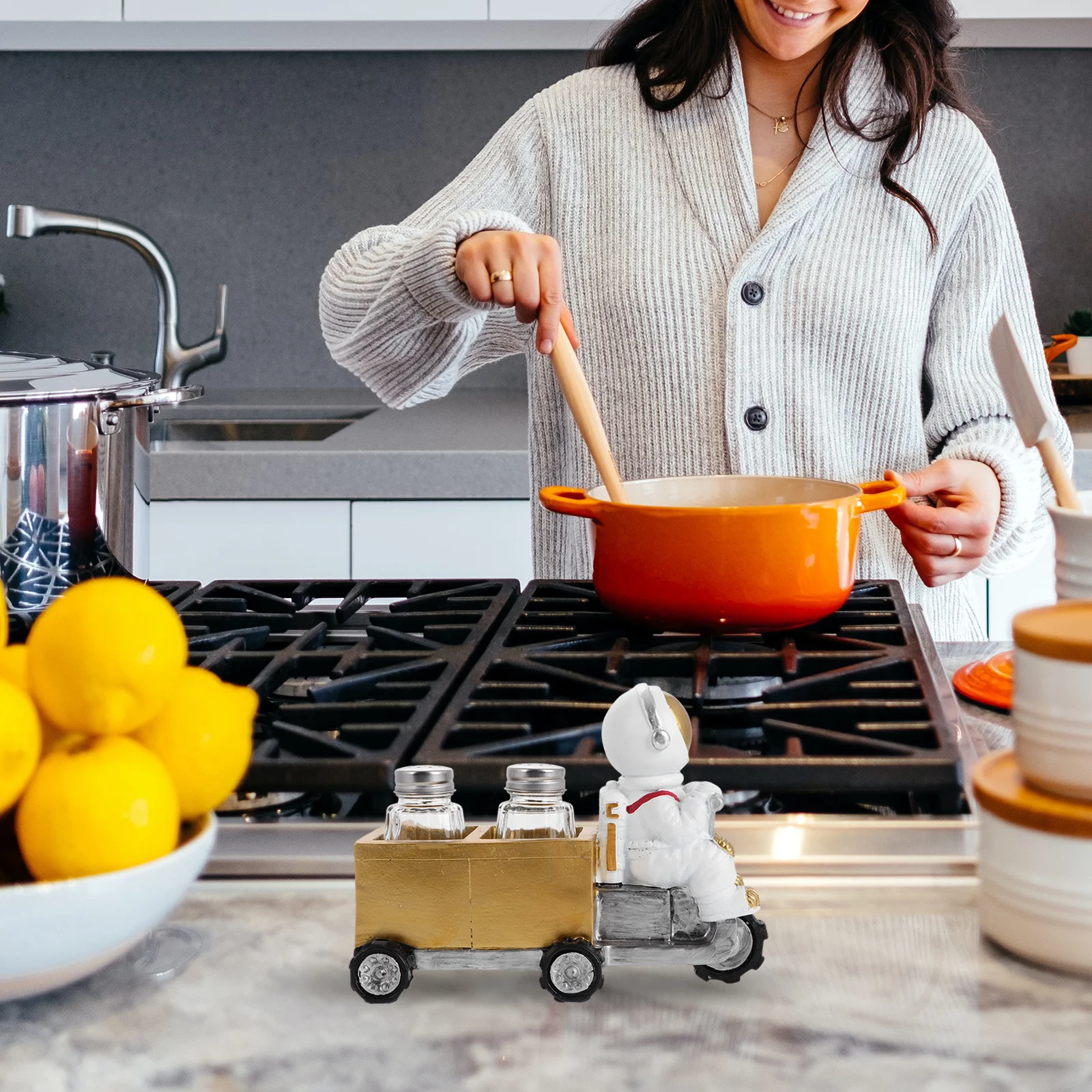 

1Set Resin Astronaut Spice Container Unique Space Decor for Countertop Restaurant Cafe Home Dining Room Decorative Seasoning