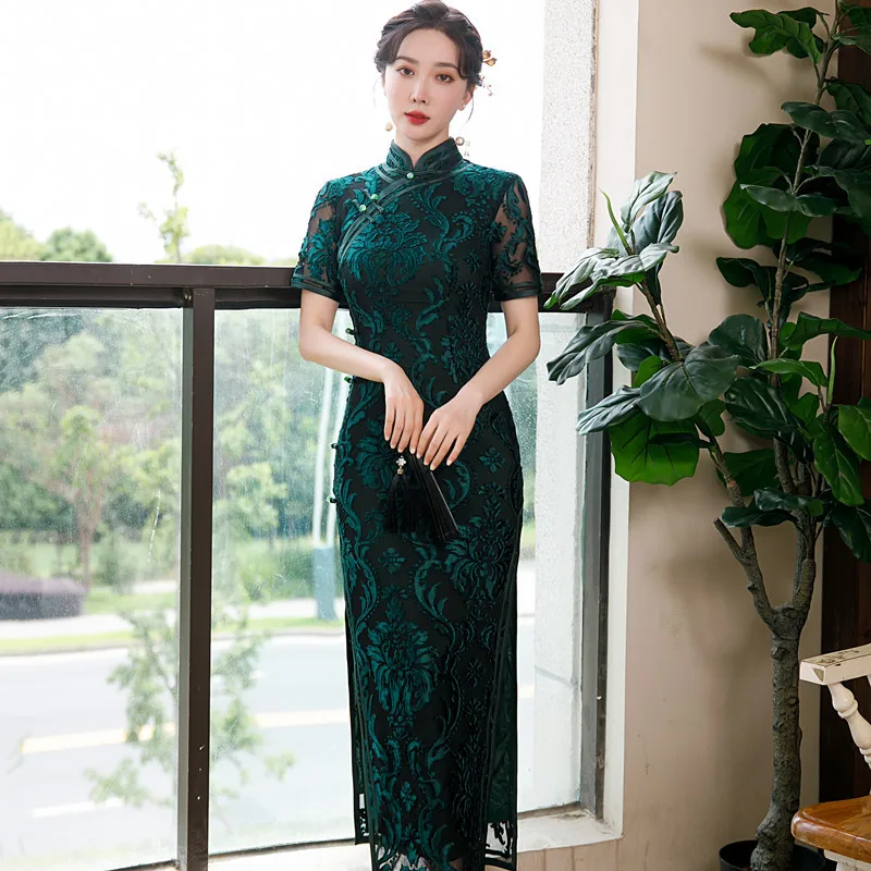 Qipao largo chino tradicional de talla grande para mujer, vestido de fiesta Cheongsam ahuecado de terciopelo Sexy, traje Oriental elegante