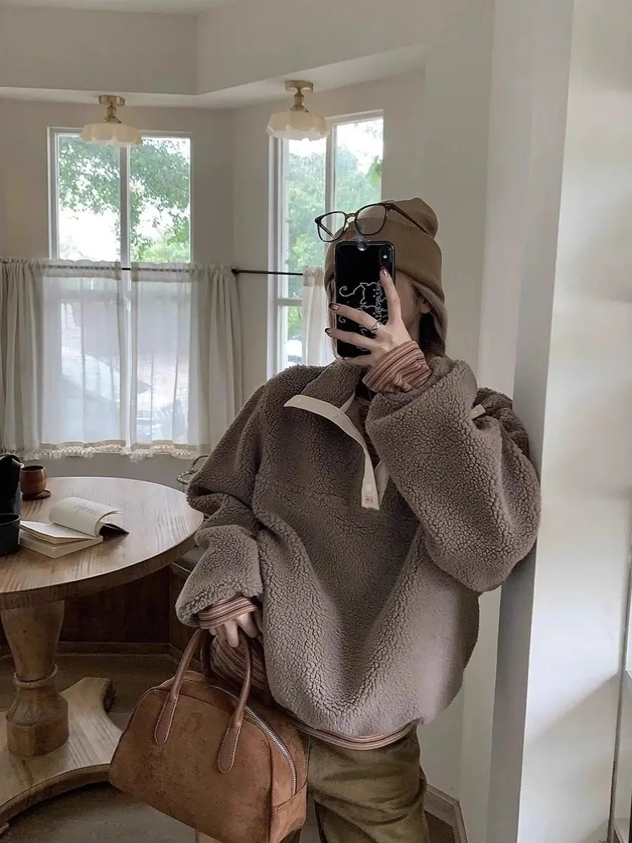 2025 Autumn and Winter Vintage Collar Sweatshirt Jacket for Women Long Sleeved with Thick Velvet and Loose Top