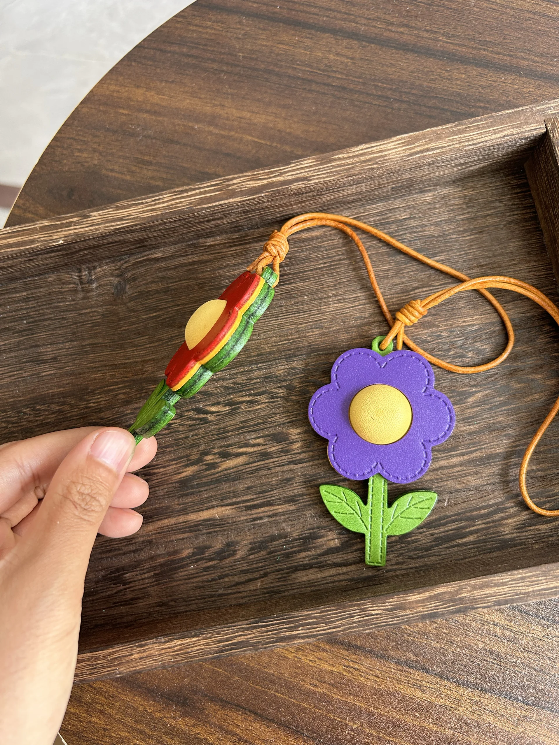 The first layer of cowhide hand-sewn sunflower pendant pet flower pet pendant car charm creative frangipani
