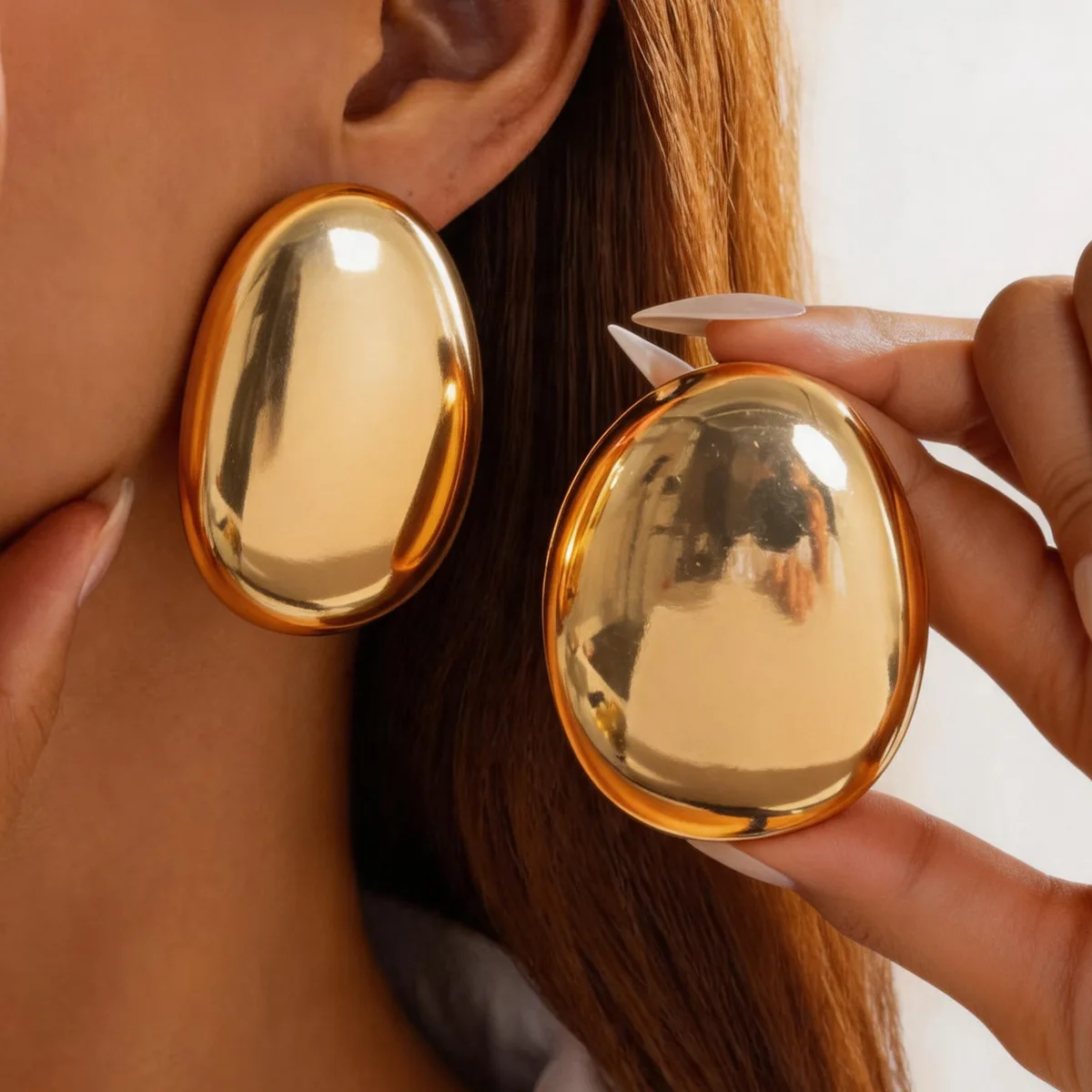 Metal glossy oval stud earrings cold feeling cold wind earrings commuter fashion high feeling earrings
