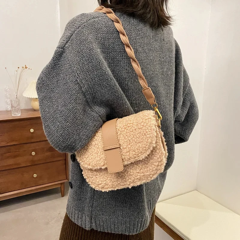 New Women\'s Crossbody Shoulder Bag Messenger Weave Strap Saddle Armpit Bag High-quality Plush Fur Bag Handbag Designer