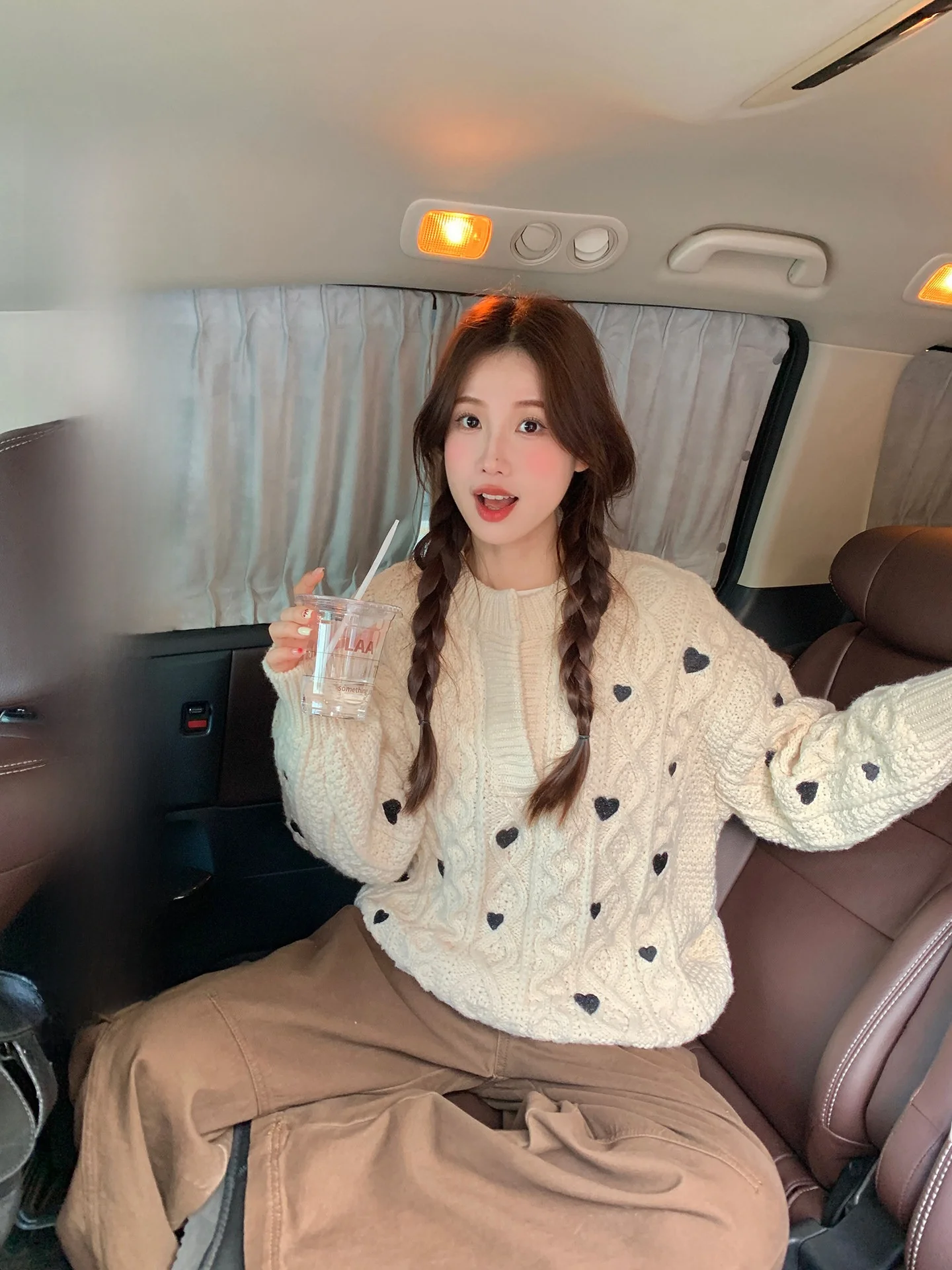 

Korean Sle round Ne Knitwear Women's Loose Fit Long Sve Thermal Top with Embroidered Heart Design Coarse Needlework