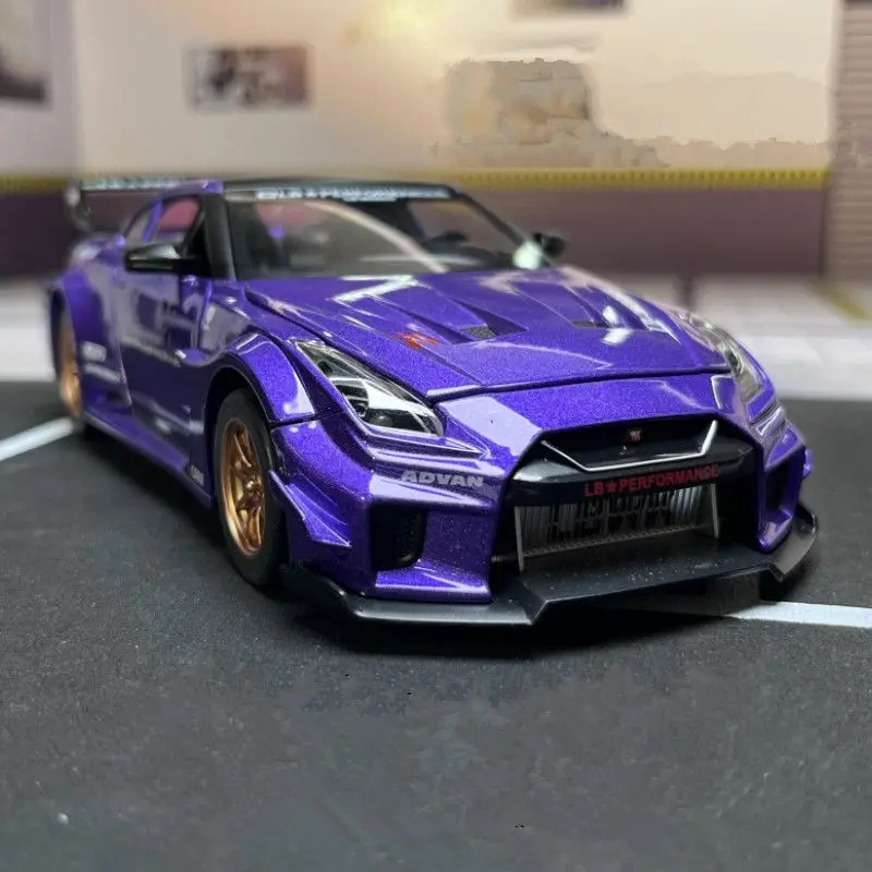 1:32 Skyline Ares Nissan GTR CSR2 Alloy Sports Car Model Diecast Metal Racing Car Model Simulation Sound and Light Kids Toy Gift