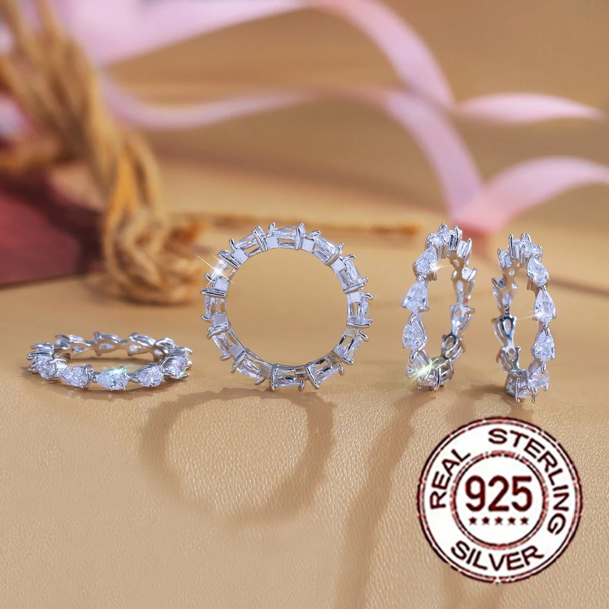 CWWZircons Ehering aus 925er-Sterlingsilber mit tropfenförmigem Zirkon, stapelbarer Ehering, Verlobungsring für Frauen, SR102 – Detail 7