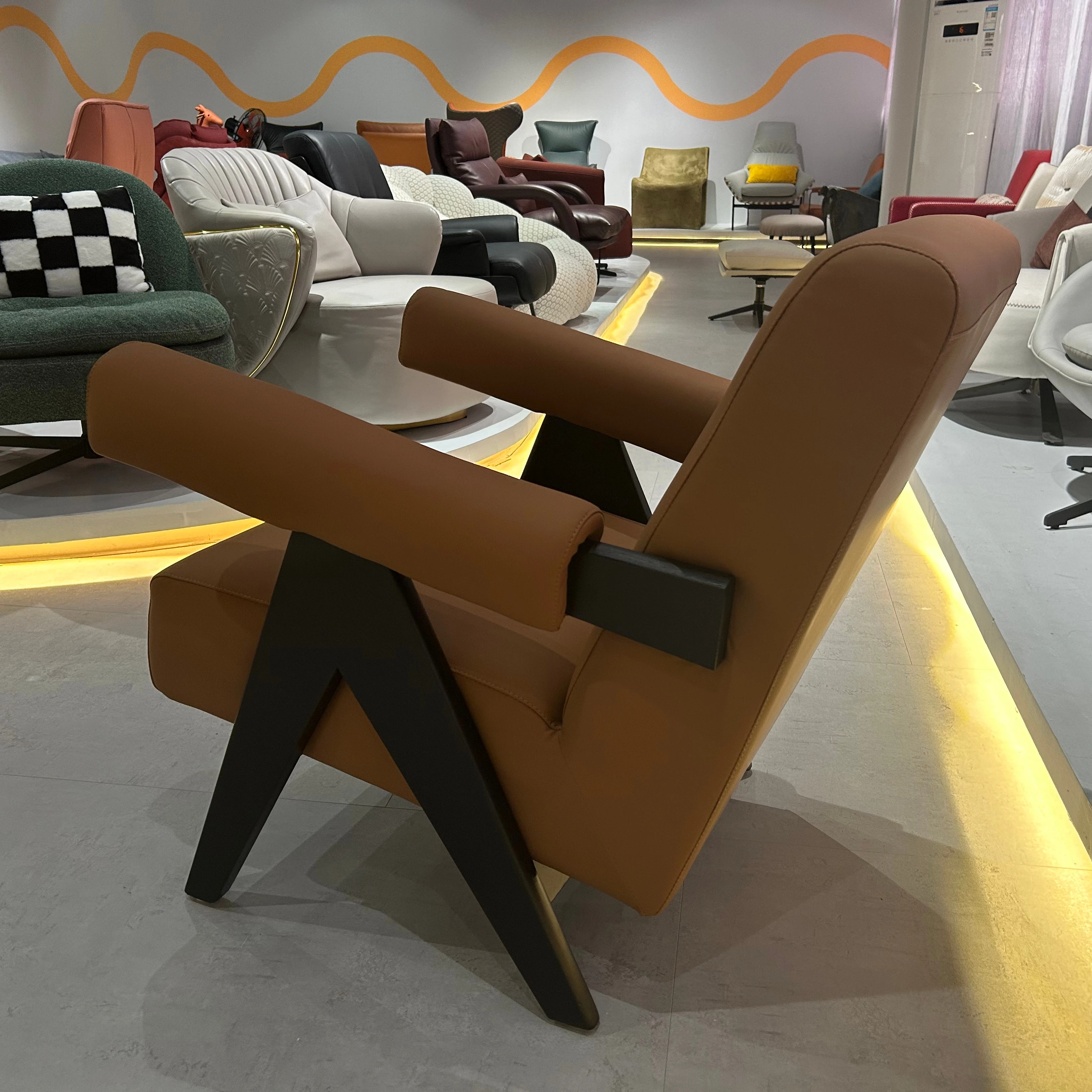 مصمم الحديثة الجلود نمط كرسي الأثاث غرفة نوم صالة أريكة كراسي مستلق كراسي خشبية غرفة المعيشة الكراسي