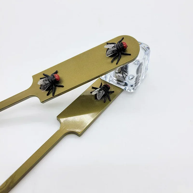 

Призрак мухобойки Волшебные трюки Летать исчезают в ледяной магии Фокусник Крупным планом Уличные иллюзии Уловки Реквизит Аксессуары