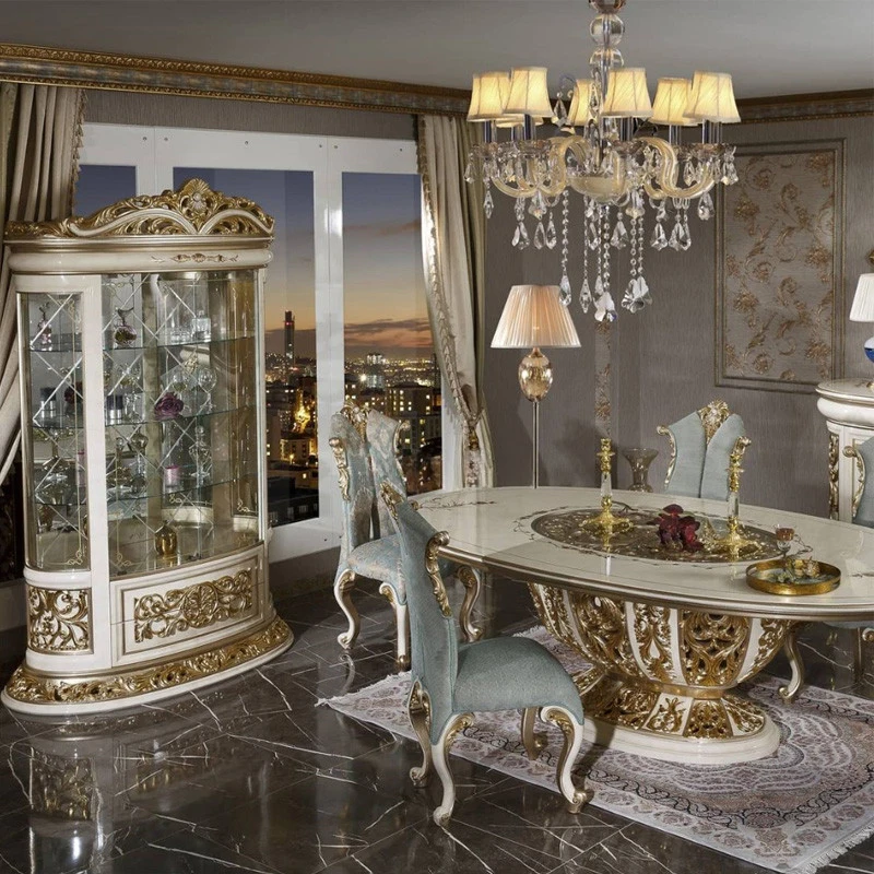 

Обеденный стол, инкрустированный королевской березы, позолоченный обеденный стул уникального дизайна и обеденный стол.