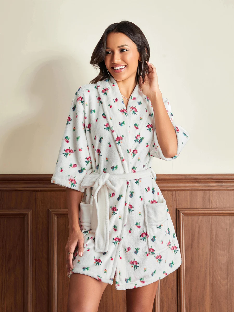 เสื้อคลุมขนปุยสำหรับผู้หญิงเสื้อคลุมแขนยาวคลุมไหล่ Sablon Bunga ผลเชอร์รี่น่ารักคอปกชุดคลุมตัวยาวผ้ากำมะหยี่ขนยาวผ้าคลุมสปากิโมโนพร้อมเข็มขัด