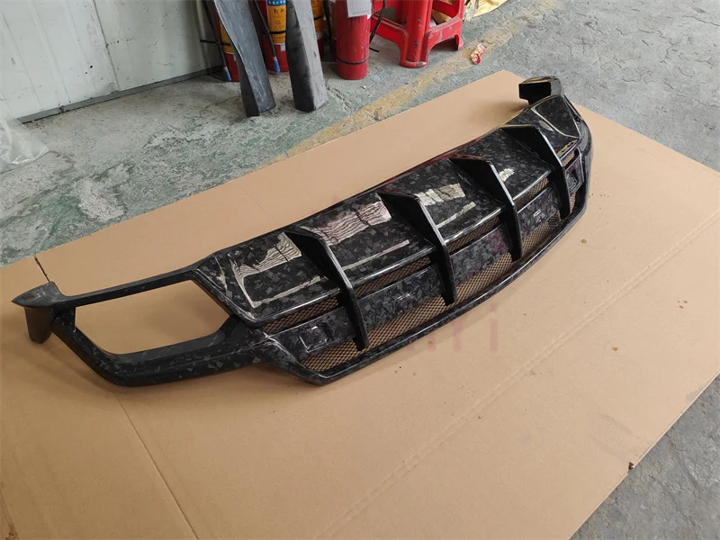 Car Adjustment Kit Rear Bumper Body Kit for Lamborghini URUS Forged Carbon Fiber T-style Rear Diffuser Rear Lip