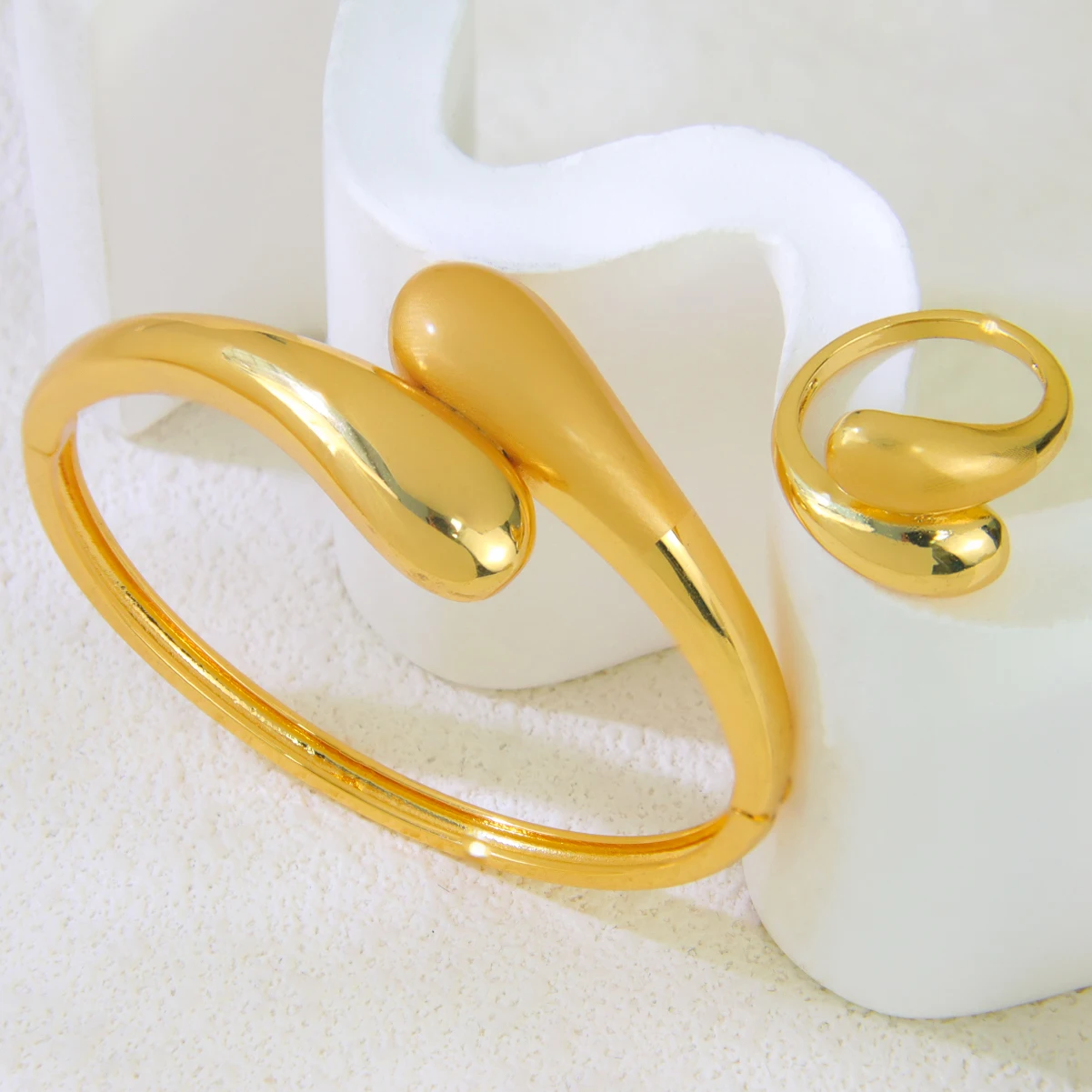 Italienisches Mode-Zirkonia-Schmuckset, 21k vergoldet, arabisches geometrisches Design, unregelmäßig geöffnete Armreifen, Ring, Habesha Vintage-Schmuck – Detail 8