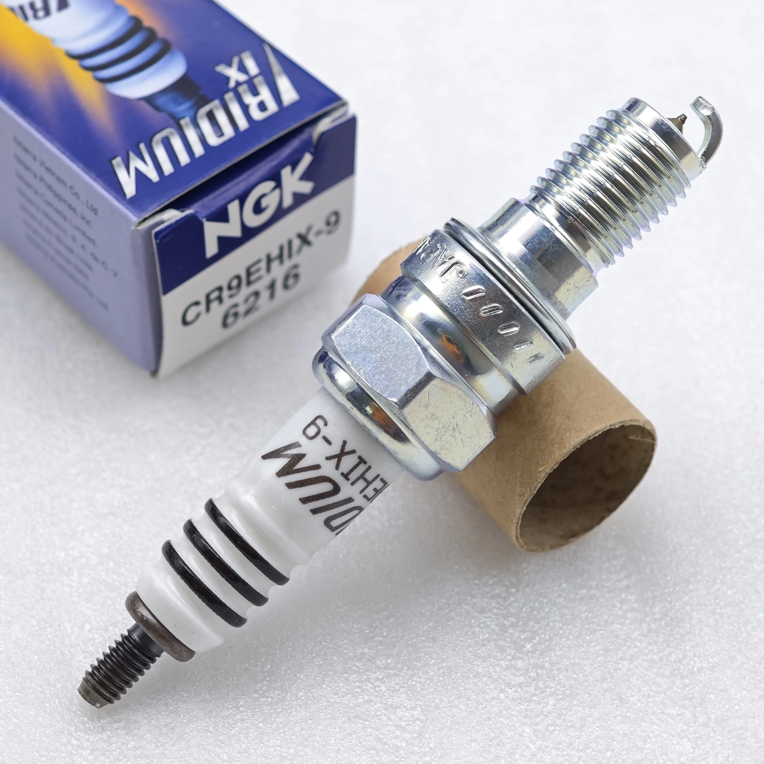 1pcs Motorcycle NGK Iridium Spark Plug CR9EHIX-9 CR8EHIX-9 is applicable to CB400 CBR250 CBR650 CBF1000 Bumblebee