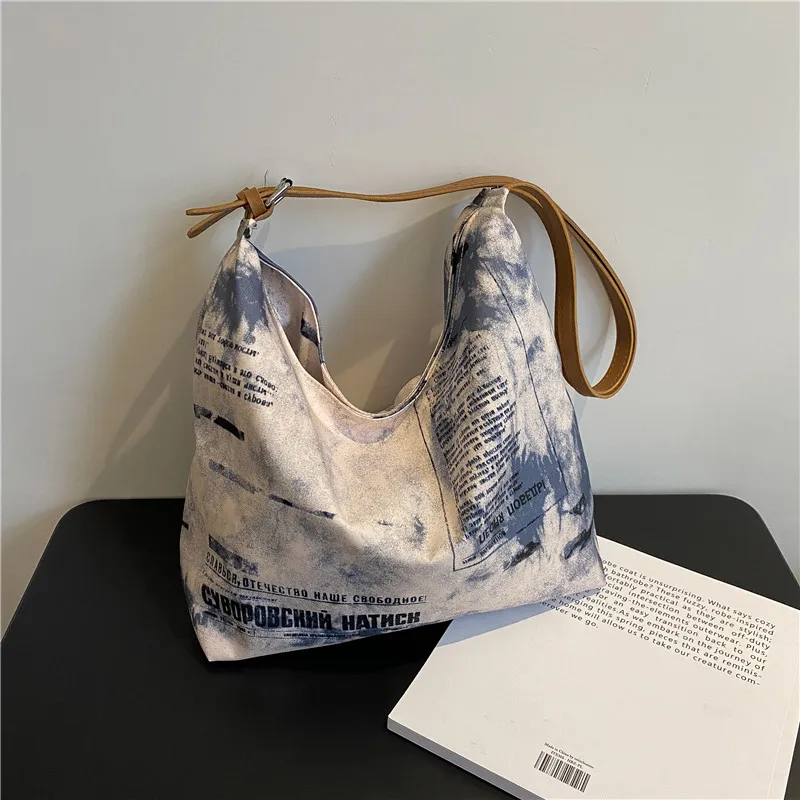 2022 novos sacos de ombro axilas femininas impressão jornal lona balde bolsas grande capacidade vintage all-match shopper totes