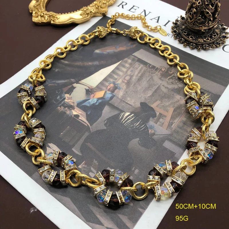 مجموعة قلادة نسائية أنيقة متباينة من الزجاج والكريستال والزجاج العتيق