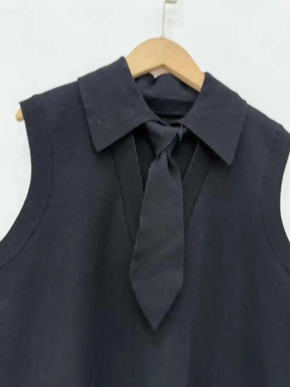 

Women Fake Two Tie Decoration Knitted Vest Autumn Winter Lady Sleeveless V-Neck Tank Sweater ﻿