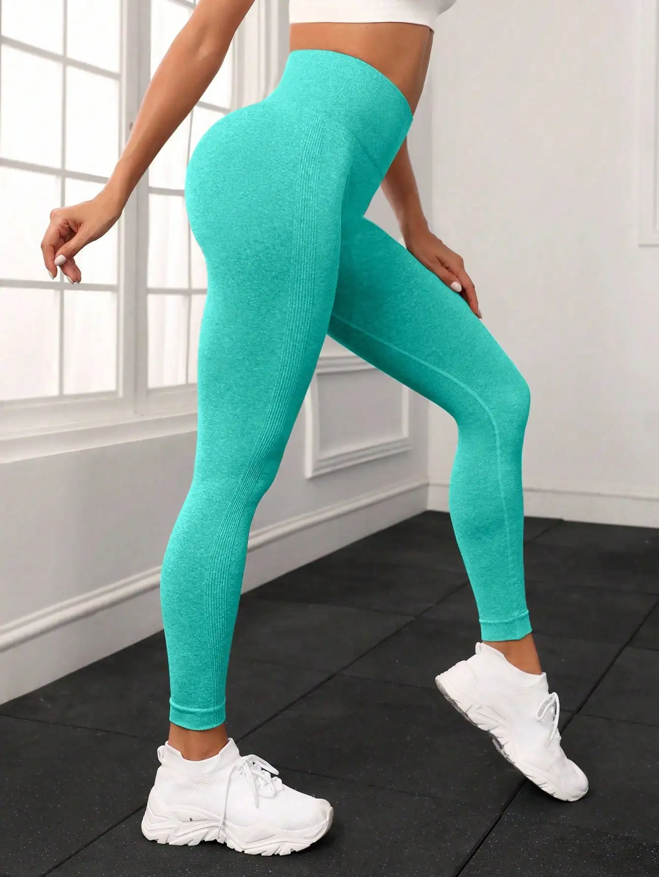 Nahtlose Yoga-Hose mit Pfirsichmuster, Yoga-Kleidung mit Po-Lifting-Effekt, eng anliegende, hochtaillierte Sport- und Fitnesshose für Damen. – Detail 4