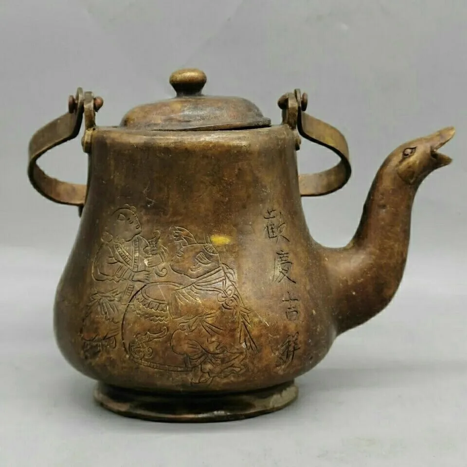 Antique Old collection of antiques and miscellaneous old copper kettle made by hand in the Republic of China