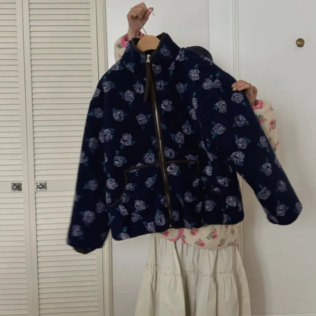 เสื้อแจ็คเก็ตขนแกะสำหรับผู้หญิง ดีไซน์ใหม่สไตล์วินเทจ หวานละมุน ทรงหลวม อุ่นสบาย ซิปยาว สวมใส่สบายๆ สำหรับฤดูหนาว